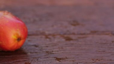 Eski ahşap tatlı taze kaju meyve rotasyon 