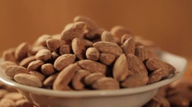 Dönen badem yakın çekim.