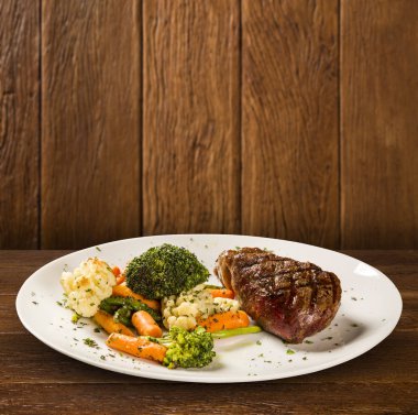 Lezzetli sığır eti biftek zekâ sebze