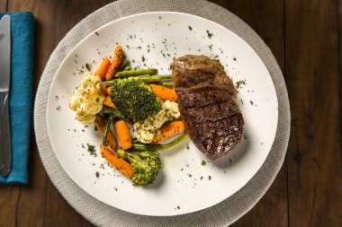 Lezzetli sığır eti biftek zekâ sebze