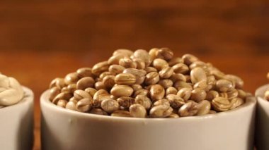 Çeşitli fasulye, çiğ gıda. Dolly vurdu. Çok yakın. 