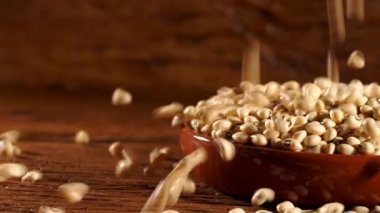 kabın içinde düşen fasulye