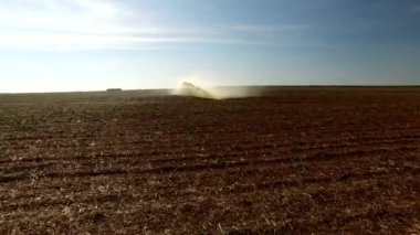 Şeker kamışı ekimi sulama.