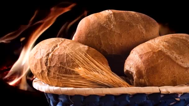 Koš Integrál francouzský chléb, tradiční brazilské chléb s ohněm pozadím