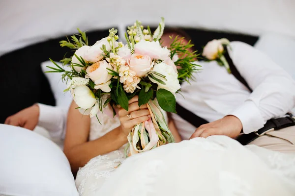 結婚式の花束蘭の花と牡丹 — ストック写真