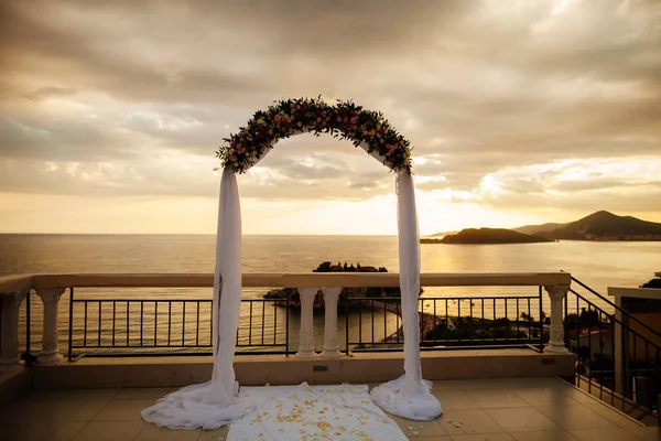 Destination wedding arch — Stock Photo, Image