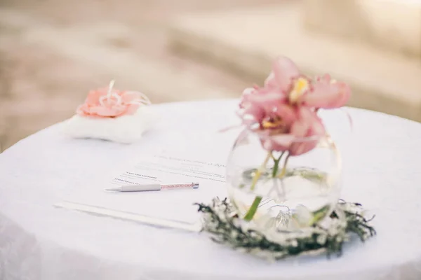 Bröllop bukett och blomma dekoration — Stockfoto