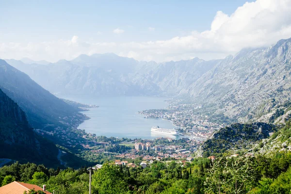 Vista de la bahía de Kotor en Montenegro — Foto de Stock