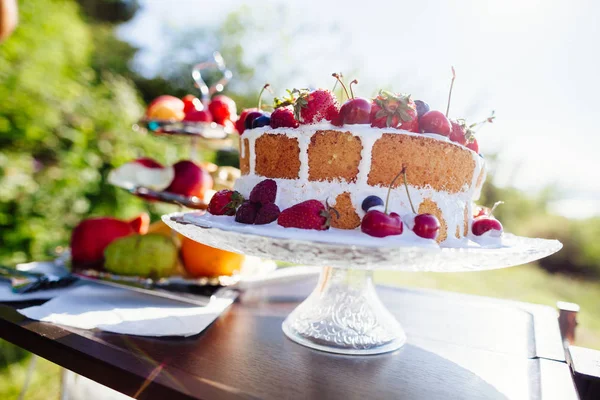 Bolo de frutas extravagante vista superior — Fotografia de Stock