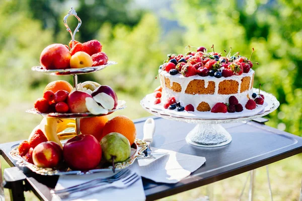 豪華なフルーツ ケーキのトップ ビュー — ストック写真