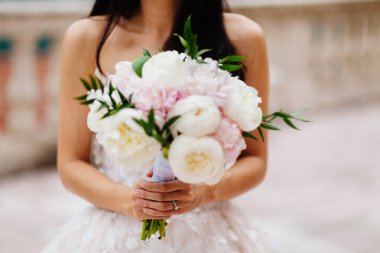 Düğün buketi orkide ve peonies