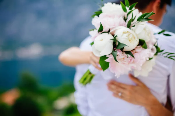 Peônias de buquê de casamento — Fotografia de Stock