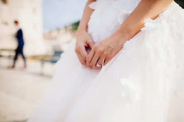 一方で花嫁の婚約指輪 — ストック写真