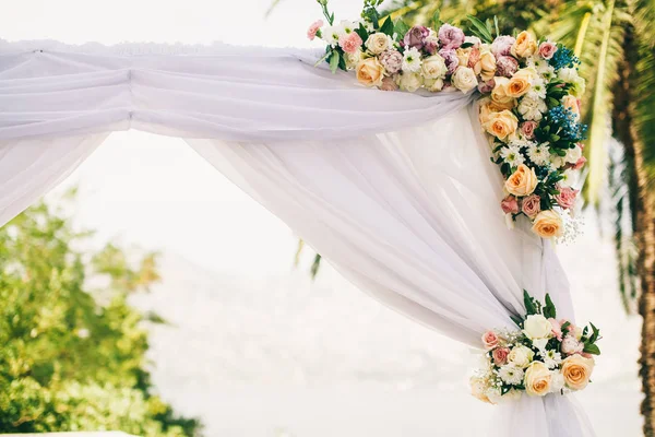 Destination wedding arch — Stock Photo, Image