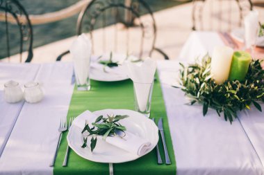 Tablo kapsama dekorasyon