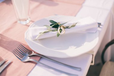 Tablo kapsama dekorasyon