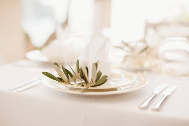 Tablo kapsama dekorasyon