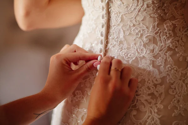 Novia con vestido de novia de cerca — Foto de Stock