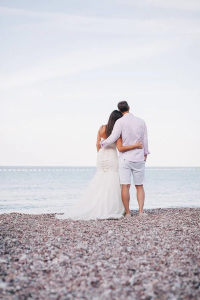 Casamento lua de mel casal viagem de volta vista — Fotografia de Stock