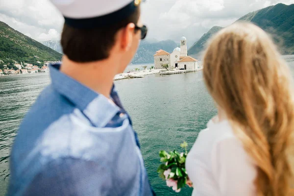 Huwelijksreis paar reizen Europa — Stockfoto