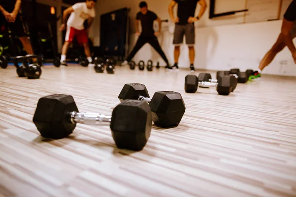 Entrenamiento en grupo crossfit — Foto de Stock