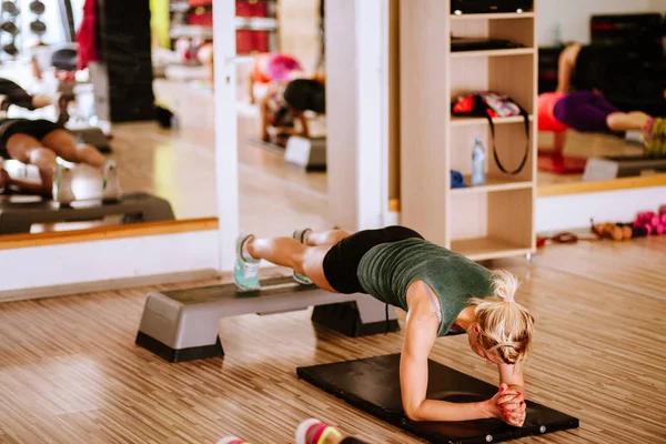 Treino de prancha para abdominais — Fotografia de Stock