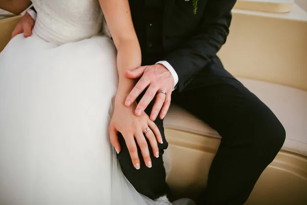 Bride and groom holding hands together — Stock Photo, Image