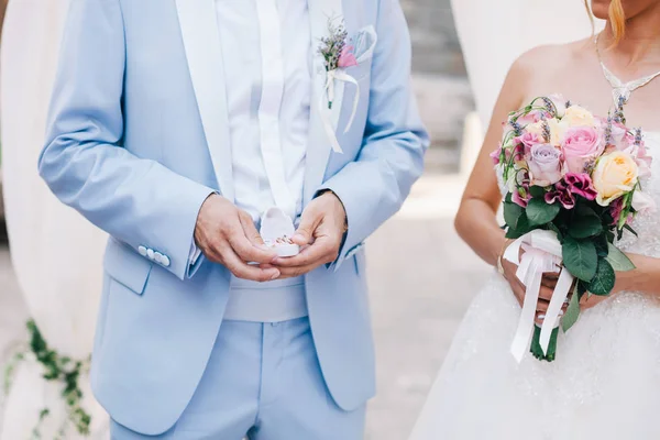 Bära vigselring ceremoni — Stockfoto