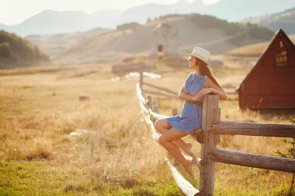 Sexy woman posing in cowboy hat — Stock Photo, Image