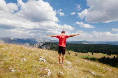 adam seyahat kırsal yalnız