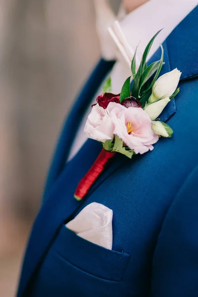 Ženicha boutonniere s růží — Stock fotografie