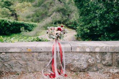 Düğün buketi peonies ve güller