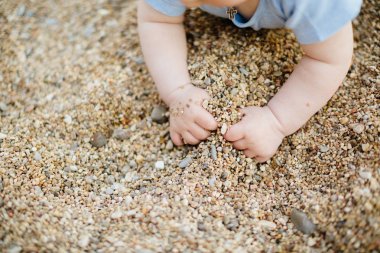 Plajda çocuk gezinme 