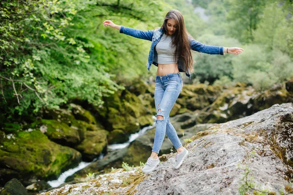 Woman travel in mountain river eco tourist — Stock Photo, Image