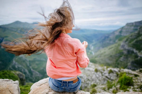 Haar waait in de wind — Stockfoto