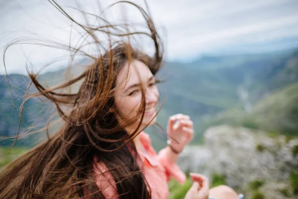 Cabelo soprando no vento — Fotografia de Stock