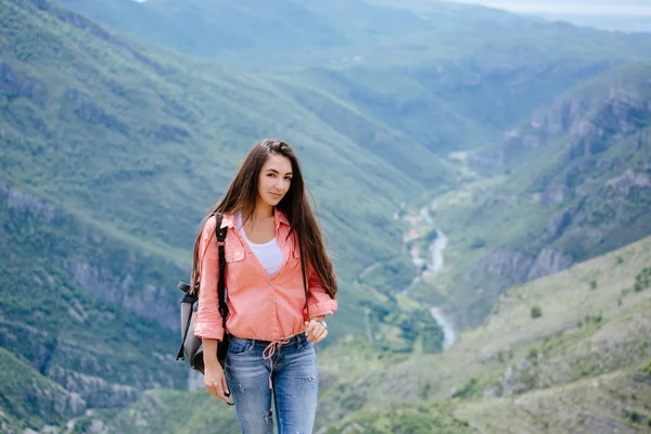 Joyful woman travel mountains with backpack — Stock Photo, Image