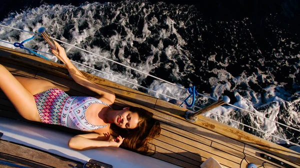 Luxury woman yachting in sea top view — Stock Photo, Image