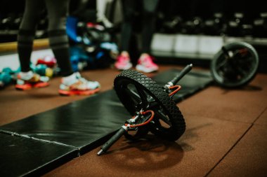 CrossFit tekerlekli Ab silindir