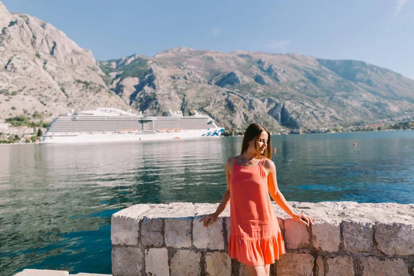 Woman Sitting Beach Cruise Ship View Montenegro Kotor Bay — Stock Photo, Image