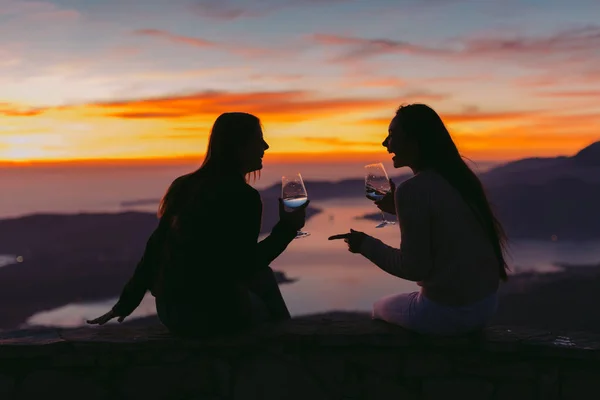 Жінки Вино Пили Разом Заході Сонця Горах Чорногорія Котор — стокове фото