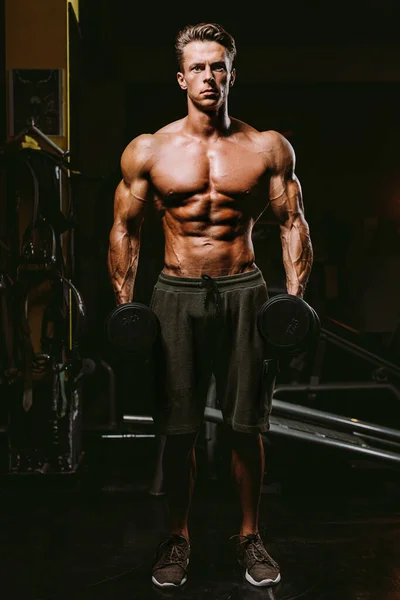 Snygg Passningsman Som Spänner Musklerna Bodybuilder Stilig Hane Bröstkorg Motivationsmänniska — Stockfoto