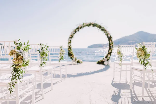 Wedding Arch Receptie Met Zeezicht Montenegro Witte Trouwreceptie Met Uitzicht — Stockfoto