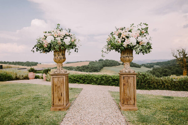 шикарное свадебное место в Тоскане, Италия. Место проведения свадьбы в Тоскане, Италия. Изобразительное свадебное фото. Роскошное свадебное место в сельской местности
.