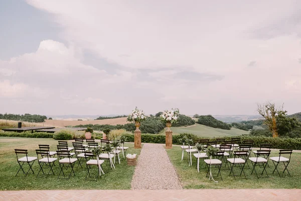 chic wedding venue in Tuscany Italy. Destination wedding venue in Tuscany, Italy. Fine art wedding photo. Luxury wedding venue in rural field area.