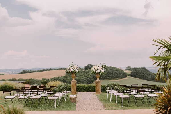 шикарное свадебное место в Тоскане, Италия. Место проведения свадьбы в Тоскане, Италия. Изобразительное свадебное фото. Роскошное свадебное место в сельской местности
.