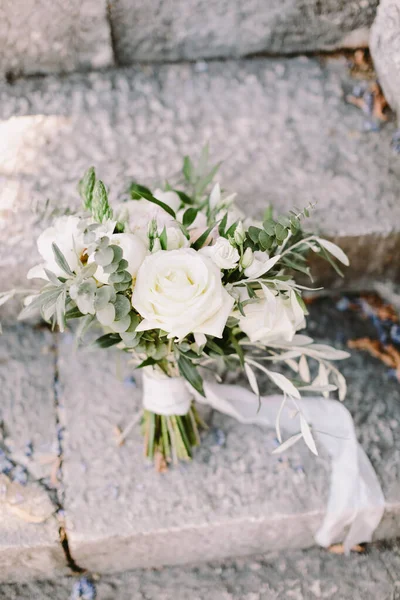 wedding bouquet with white roses for rustic wedding. Fine art wedding photo. Gentle airy wedding bouquet for chic wedding. Fine art weddding photo
