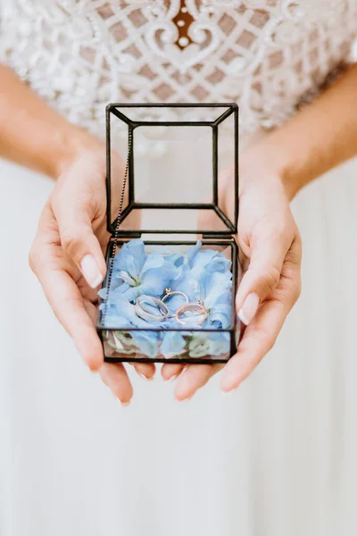 Bride Holding Wedding Ring Box Glass Box Weddding Ring Petals — Stock Photo, Image