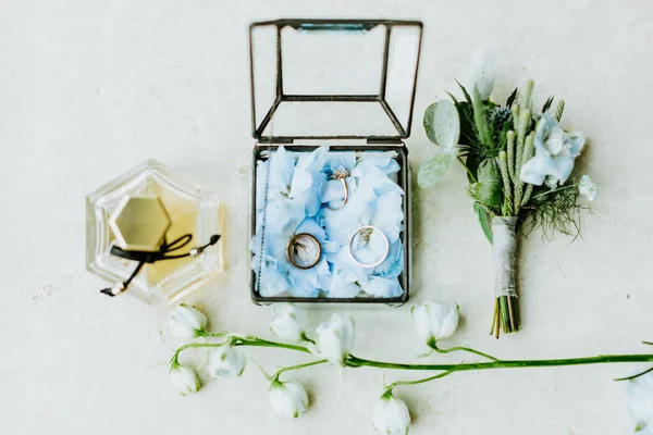 Anillo Bodas Flores Con Perfume Yacía Plana Boda Accesorios Nupciales — Foto de Stock