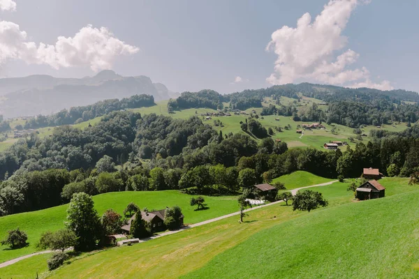 Zomers Groen Platteland Dorpsgezicht Met Heuvels Huizen Zwitserland — Stockfoto